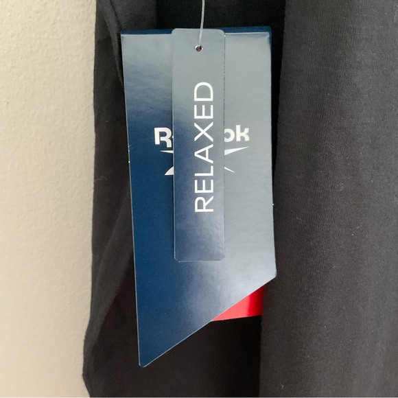 Reebok, size L, graphic crop tank, NWT - Picture 4 of 5